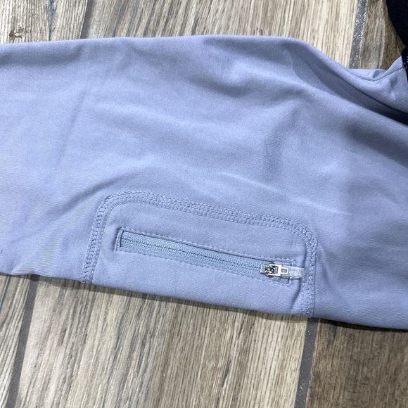 EC Reebok Running Pull Over - Picture 6 of 8